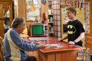 Albert 'Pops' Solomon (George Segal) und Adam Goldberg (Sean Giambrone)