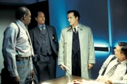 V.l.: Agent Marvin Novack (Shashawnee Hall), Special Agent Clayton Webb (Steven Culp), FBI Special Agent Al Grenin (Marty Rackham), Harmon Rabb, Jr. (David James Elliott)