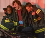 (v.l.n.r.) Henrietta "Hen" Wilson (Aisha Hinds); Colin (Alexander Neher); Eddie Diaz (Ryan Guzman)