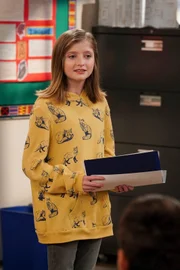 Hazel (Farrah Mackenzie)