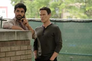 Marcos (Sean Teale, l.); Reed (Stephen Moyer, r.)