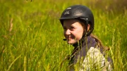 Als das Pferd Checker Jack geboren wurde, war Larissa selbst erst 7 Jahre alt – aber sie wusste sofort: "Wenn der mal groß ist, will ich ihn reiten!"