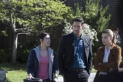 Sorgt die neue Rechtsmedizinerin Ella Lopez (Aimee Garcia, l.) dafür, dass Chloes (Lauren German, r.) Vertrauen in Lucifer (Tom Ellis, M.) auf eine harte Probe gestellt wird?