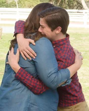 Katy Mixon (Katie Otto), Daniel DiMaggio (Oliver Otto).