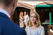 Stefanie hatte Maren Eizellen gespendet und wurde infolge des Eingriffs unfruchtbar. Jetzt wollen Stefanie und ihr Freund Werner Maren auf die Adoption ihres noch ungeborenes Kindes verklagen. V.l.n.r. Werner Hübner (Ulrich Brandhoff), Maren Schumann (Anja Antonowicz) und ihr Mann Tobias Schumann (Michael Krabbe), Stefanie Kirchner (Cornelia Ivancan)