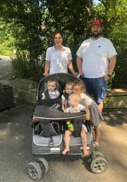 Familienausflug der Familie Ullmann.  Die Eltern  Jacqueline und Klemens mit den Kindern Rosalie, Josephine, Fiona und Tessa Ullmann.