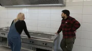 Gastronom Selim Karpuz und Köchin Maria sind verzweifelt: Es wurden falsche Geräte für die Küche geliefert.