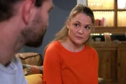 Nadine (Floriane Eichhorn) erkennt, dass sich ihre Gefühle für Henry (Maxim Agne) geändert haben.