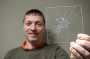 Dank Martin Groß Erfindung hält normales Flachglas sehr viel mehr Druck Stand als üblich.