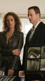 Die Detectives Stella Bonasera (Melina Kanakaredes) und Mac Taylor (Gary Sinise) finden heraus, dass die Rollerderby-Spielerin nicht infolge einer Rangelei gestorben ist, sondern durch eine Überdosis eines Schlankheitsmittels.