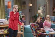 Obwohl die Hochzeit schon vorbei ist, planen Amy (Mayim Bialik, M.) und Bernadette (Melissa Rauch, r.) einen kleinen Jungesellinnenabschied für Penny (Kaley Cuoco, l.), während die Jungs Leonard entführen ...