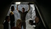Sklar (Kelly Connell), Tuvok (Tim Russ), Neelix (Ethan Phillips), Hanjuan (Geof Prysirr) und Dr. Vatm (Tom Towles)