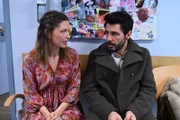Matteo (Riccardo Angelini) ahnt nicht, dass seine Hilfe bei Nathalie (Amrei Haardt) ein ungutes Gefühl hinterlässt.   +++ Die Verwendung des sendungsbezogenen Materials ist nur mit dem Hinweis und Verlinkung auf RTL+ gestattet. +++