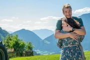 Der Bergdoktor Staffel 16 Eine schwere Last - Teil 2 Heiko Ruprecht als Hans Gruber, Ronja Forcher als Lilli Gruber