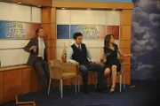 Nachdem Marshall ausgeraubt wurde, ist er gemeinsam mit Lily, Barney und Ted bei Robin in der Sendung zu Gast ...