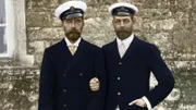 There's a remarkable resemblance between Tsar Nicolas II (left) and the British monarch George V (right). They are first cousins: they have the same grandmother, Queen Victoria.