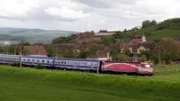 Da es selbst auf den Schnellbahntrassen eher gemütlich zugeht, lässt sich die Landschaft Transsilvaniens besonders gut vom Zug aus erleben.