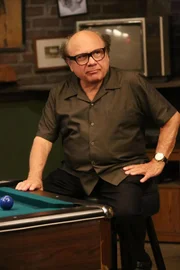 Frank Reynolds (Danny DeVito)
