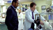 Detective Ed Green (Jesse L. Martin, l.) und Dr. Jon Lehmann (John C. Havens)