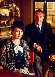 Pauline Moran (Miss Lemon), Hugh Fraser (Captain Hastings).