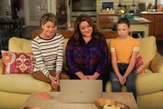 (v.l.n.r.) Kathryn (Wendie Malick); Katie Otto (Katy Mixon); Anna-Kat Otto (Giselle Eisenberg)