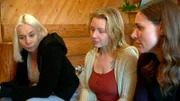 Joe wirft Bruno aus dem Ferienhaus, während Peggy und Katy sich versöhnen. In der WG flüchtet Joe vor Peggys Gesprächsversuch in den Jugendtreff, wo Schmidti ihm klarmacht, dass er schuld am Chaos ist. Zuhause will Joe mit Peggy reden...