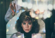 Jennifer Hart (Stefanie Powers)