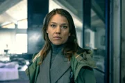 Majorin Wallner (Britta Hammelstein) bei der Durchsuchung im Haus von Sarkassian.