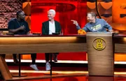 (v.l.) Nelson Müller, Guido Kantz, Gastgeber Mario Barth  +++ Die Verwendung des sendungsbezogenen Materials ist nur mit dem Hinweis und Verlinkung auf RTL+ gestattet.