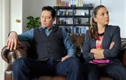Eigentlich möchten Arzu Ritter (Arzu Bazman) und Philipp Brentano (Thomas Koch) ihre Ehe retten, doch die Paartherapie bewirkt momentan das genaue Gegenteil.