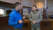 Trödelexperte Andreas Bierschock gibt Jens wertvolle Verkaufstipps.