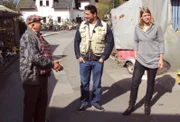 Trödelexperte Sükrü (Mitte) muß bei Erich (69) und seiner Tochter Anja viel Überzeugungsarbeit leisten!