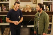 Mac (Rob McElhenney, l.); Charlie Kelly (Charlie Day, r.)