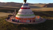 Turm mit Fahnen