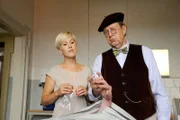 Klara und Dr. Münster entdecken, dass der Ehering nicht zu der Leiche von Fritz Sommer gehören kann.
