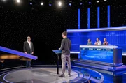 Moderator Alexander Bommes (M.) mit den Kandidat:innen: Ulrich Jäger (l.) Judith Helfer (3.v.r.) Patrick Grabowski (2.v.r.) und Johanna Waskewitz (r.).