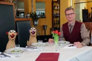 Jan & Henry werden vom Kommissar (Michael Kessler) in ein Restaurant eingeladen. Dort ereignen sich seltsame Dinge.