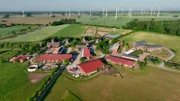 Im SOS-Kinderdorf Vorpommern leben und arbeiten 110 Menschen mit Beeinträchtigung – unter anderem in einer Käserei.