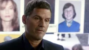 Bei den Ermittlungen stellt sich heraus, das in einem Prozess das Sorgerecht dem Vater Paul Olsen (D.W. Moffett) zugesprochen wurde. Infolge von Gewalttätigkeiten seitens der Mutter, darf sie sich ihrem Sohn offiziell nicht mehr nähern.