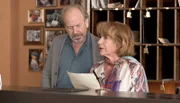 Obwohl sie sich um Günther (Rüdiger Vogler) kümmern sollte, will Hermine (Hannelore Hoger) noch immer nicht das Ruder aus der Hand geben.