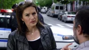 Obwohl es viele Augenzeugen am Tatort gibt, sind diese Det. Benson (Mariska Hargitay) nicht gerade eine Hilfe, denn jeder hat offenbar etwas anderes gesehen.