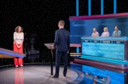 ARD GEFRAGT - GEJAGT FOLGE 777, "Radiospecial", am Freitag (14.06.24) um 17:05 Uhr im ERSTEN. Jetzt wird aufgedreht! In zehn Ausgaben des Vorabendquiz‘ „Gefragt – Gejagt“ im Ersten treten beliebte Moderatorinnen und Moderatoren von ARD-Radiowellen gegen die „Quiz-Elite“ an. An ihrer Seite stehen vom 10. bis 14. Juni 2024 jeweils drei Hörerinnen bzw. Hörer aus dem jeweiligen Sendegebiet. Im Bild: Moderator Alexander Bommes (M.) mit den Kandidat:innen: Elke Wiswedel (l.) Radiomoderatorin von NDR2, Nico Müller (3.v.r.), Bele Lanz (2.v.r.) und Benjamin Berger (r.).