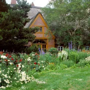 00 Uhr. Der Bauerngarten vor dem Münsterhof im Arboretum von Ellerhoop-Thiensen.