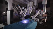 Der Chirurgie-Roboter Da Vinci verfügt über vier Arme, welche vollständig von seinem menschlichen Bediener gesteuert werden.