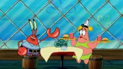 L-R: Mr. Krabs, Patrick als Patricia