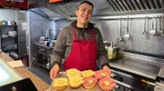 Senad Dulic bietet in seinem Veddel Diner belegte Brötchen und deftige, deutsche Hausmannskost an.