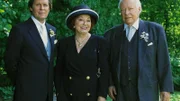 Brautvater Dr. Eberhard Frank (Hans Caninenberg, r.) und Signora Bianchi (Lola Müthel) auf Stefans (Sigmar Solbach) Hochzeit.