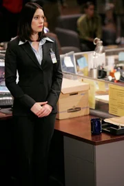 Neuzugang Emily Prentiss (Paget Brewster) erweist sich bei der Lösung des neuen Falles als sehr nützlich, da sie fließend Arabisch spricht ...