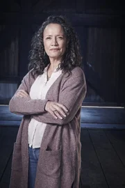 (1. Staffel) - Helen Hawkins (Rena Owen)