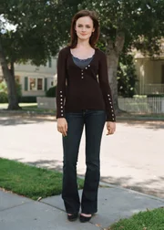 (6. Staffel) - Rory Gilmore (Alexis Bledel) lebt gemeinsam mit ihrer Mutter in Stars Hollow, einer Kleinstadt, in der getratscht wird, was das Zeug hält - insbesondere nachdem bei dem Mutter-Tochter-Gespann Eiszeit herrscht ...